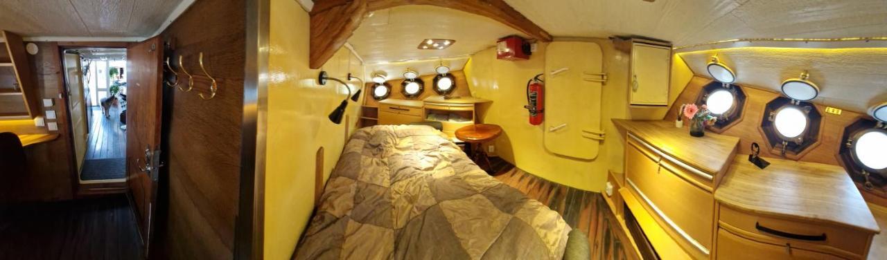 Ship Windoe Botel *