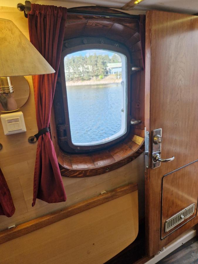 Ship Windoe Botel *
